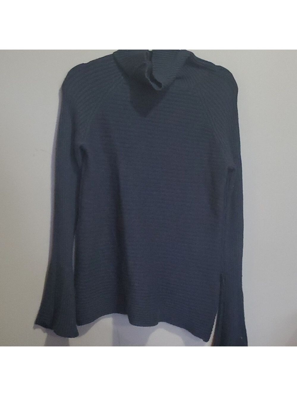 Motive sweater size medium